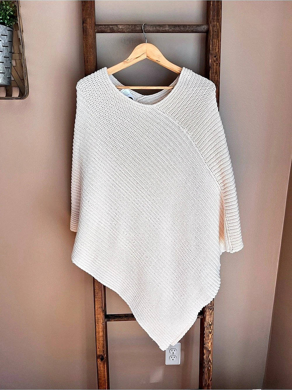 Love Your Melon 100 % Cotton Cream Knit Poncho - Picture 1 of 4